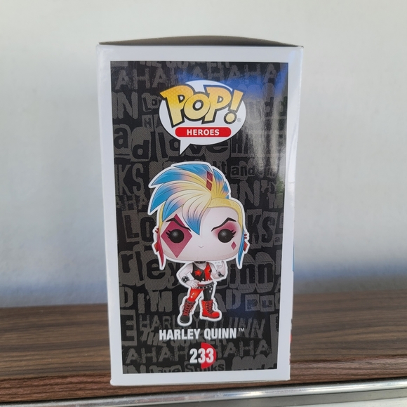 🚨 2 Harley Quinn Funko! - Picture 10 of 13